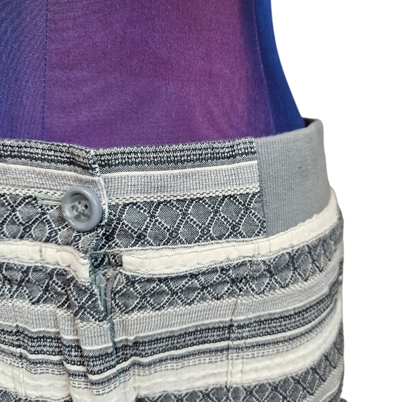 LOFT Gray & White Striped Shorts 3" Inseam Size 6 Women's - Picture 4 of 11